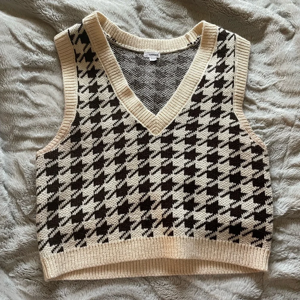 GARAGE Sweater Vest - Picture 1 of 4